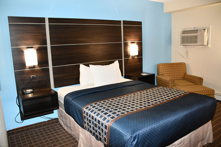 Bedroom 3, Stillwater Inn & Suites, Washington