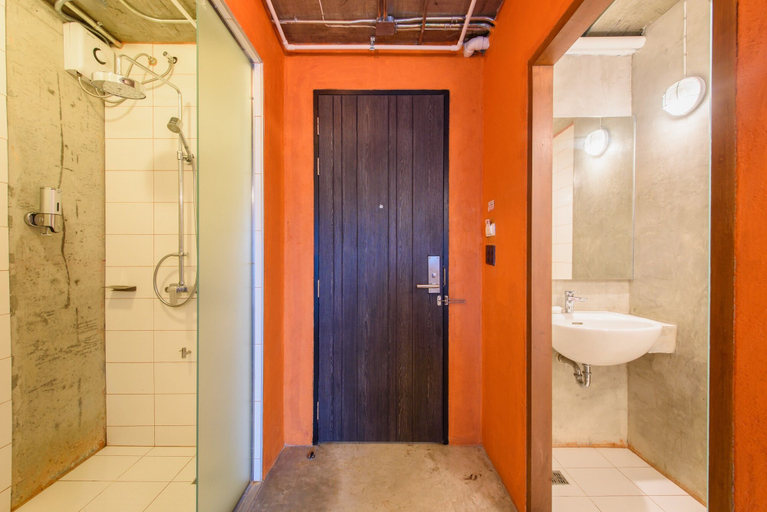 Bathroom 5, We Terminal Hotel, Muang Chiang Mai