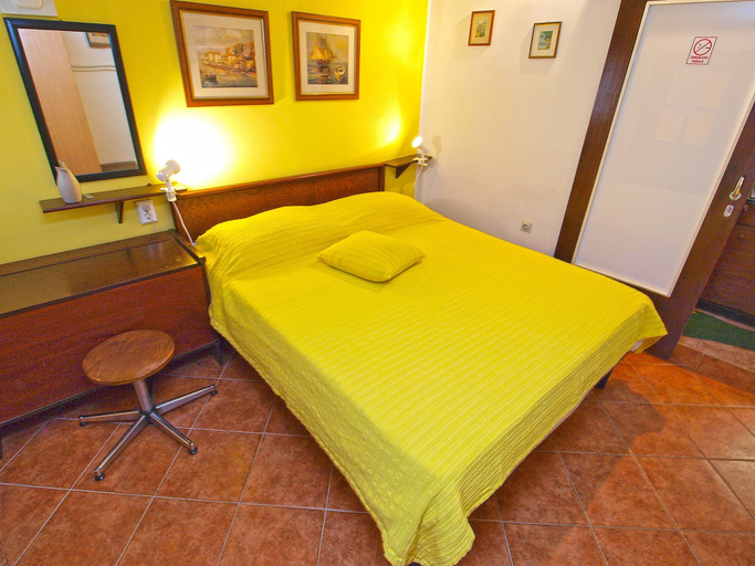 Bedroom 2, Apartment 875, Fažana