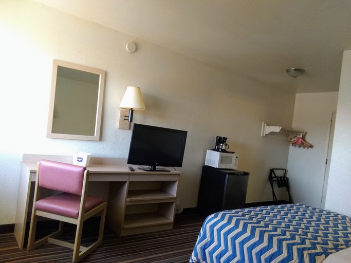 Bedroom 3, Sioux City Inn, Woodbury
