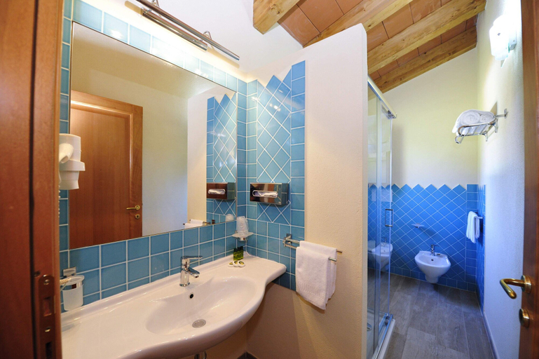 Bathroom 4, Hotel L'Esagono, Nuoro
