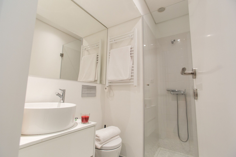 Bathroom 4, Porto and Clérigos Views by Porto City hosts, Porto