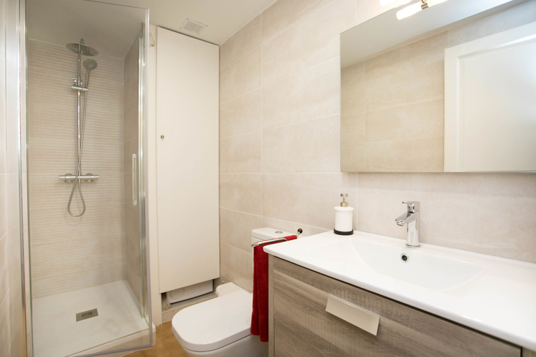 Bathroom 4, Espectacular Apartamento en el Corazón de Calella, Girona