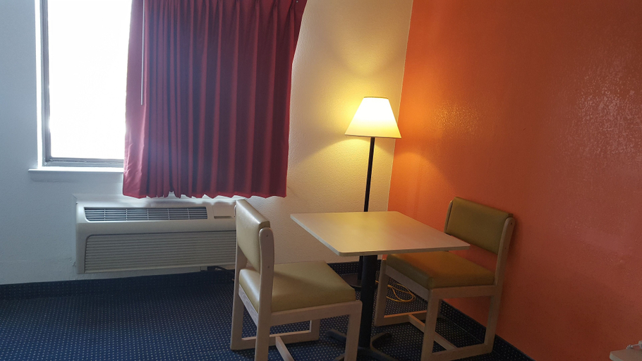 Others 5, Red Carpet Inn, Gloucester