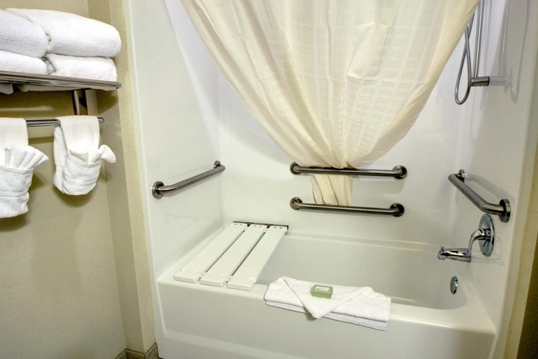 Bathroom 4, Cobblestone Hotel & Suites - Waynesboro, Franklin
