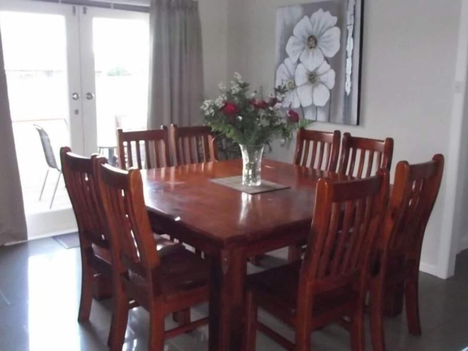 Others 4, Avenue House, Glenorchy