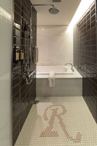 Bathroom 5, Golden Tulip RS Boutique Hotel, Tainan