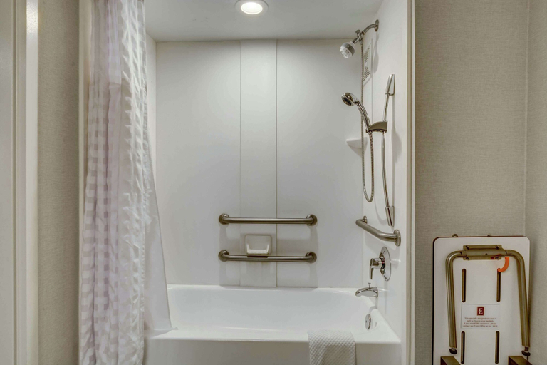 Bathroom 4, Embassy Suites by Hilton Cincinnati RiverCenter, Kenton
