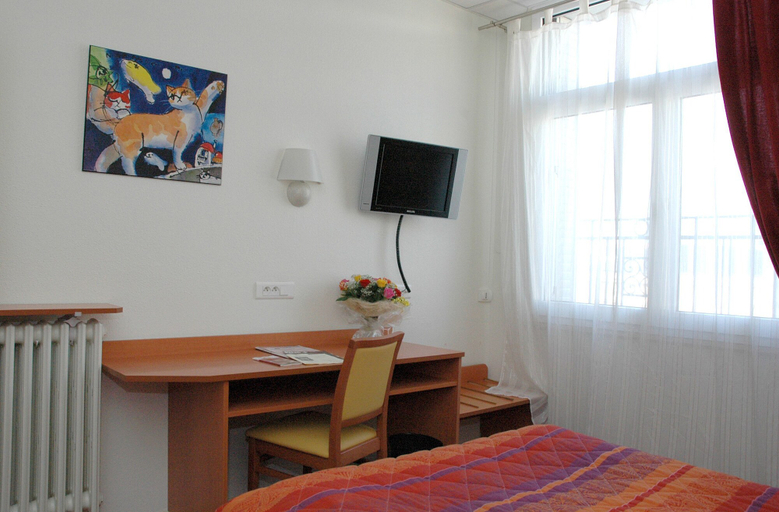 Bedroom 4, Cecil Metz Gare, Moselle