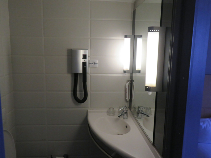 Bathroom 5, Ibis Oran les Falaises, Oran