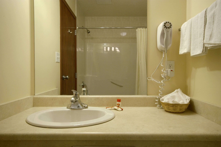 Bathroom 4, Super 8 by Wyndham Fort Saskatchewan, Division No. 11
