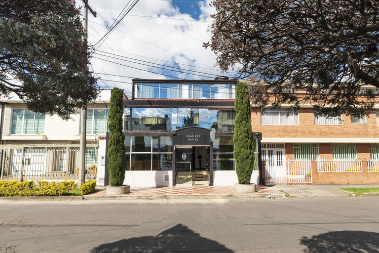 Exterior & Views