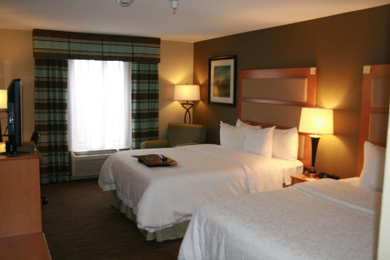 Bedroom 4, Hampton Inn & Suites Kalamazoo - Oshtemo, Kalamazoo