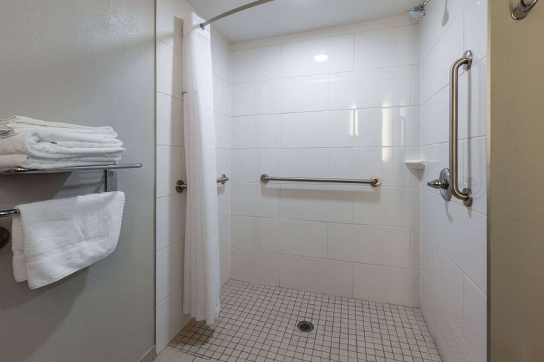Bathroom 4, Microtel Inn & Suites by Wyndham Sunbury/Columbus North, Delaware