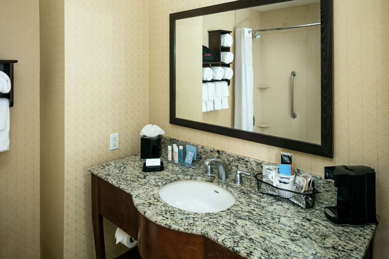 Bathroom 4, Hampton Inn & Suites Arroyo Grande/Pismo Beach Area, CA, San Luis Obispo
