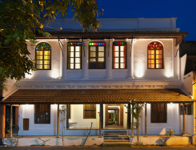 Exterior & Views