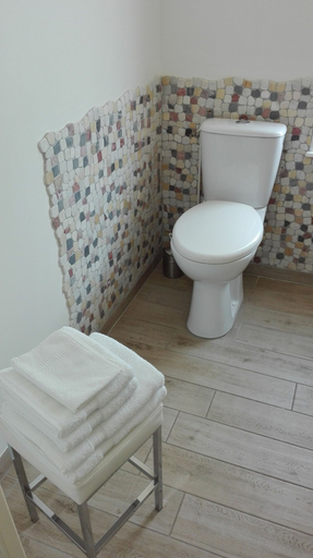 Bathroom 5, Domaine Le Hêtrey, Eure