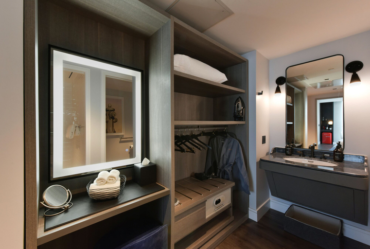 Bathroom 4, Canopy by Hilton San Francisco SoMa, San Francisco