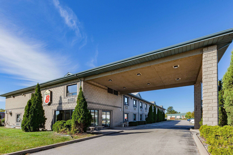 Exterior & Views 2, Super 8 by Wyndham Ambassador Bridge Windsor ON, Essex
