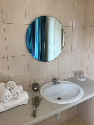 Bathroom 4, Illyrian Resort, Milna