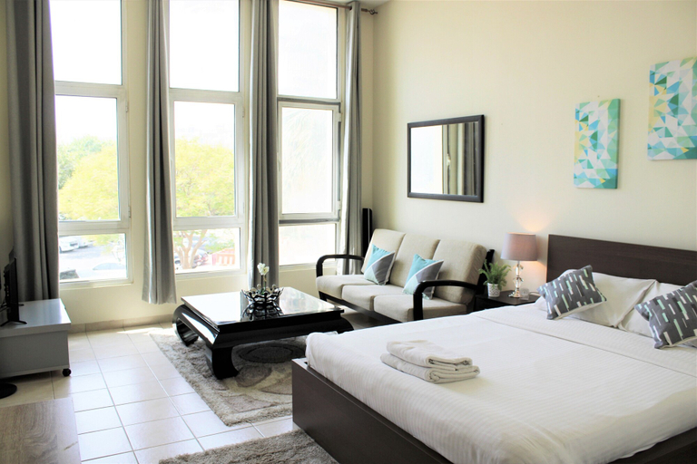 Room 3, IRN - Spacious Studio in Discover Garden, Dubai