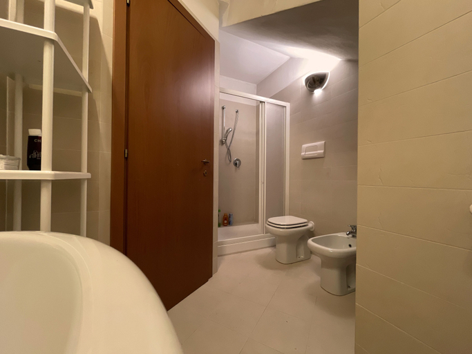 Others 5, Modern Apartment, Private Garden, 25km From Milan, Monza and Brianza