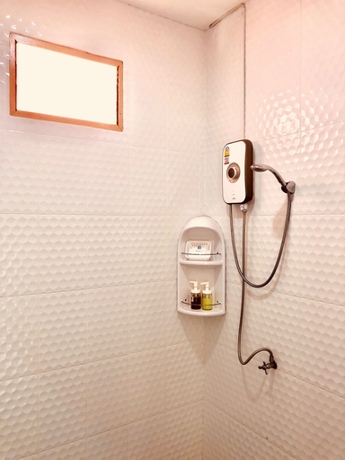 Bathroom 5, Baanpufa Resort, Sai Yok