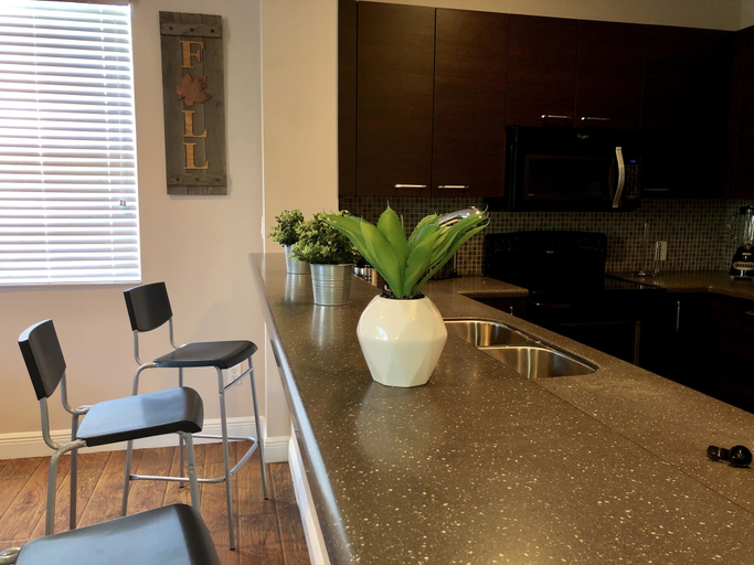 Others 4, 4BR House 219 by Ideal Experience VR, Broward