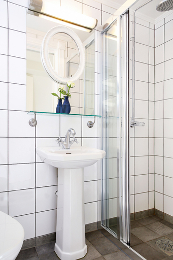 Bathroom 4, Gamlebyen Hotell - Fredrikstad, Fredrikstad