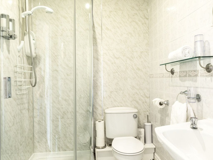 Bathroom 4, Hardwick Farm, Monmouthshire