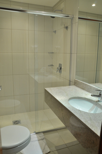 Bathroom 4, Gales Park Hotel, Dourados