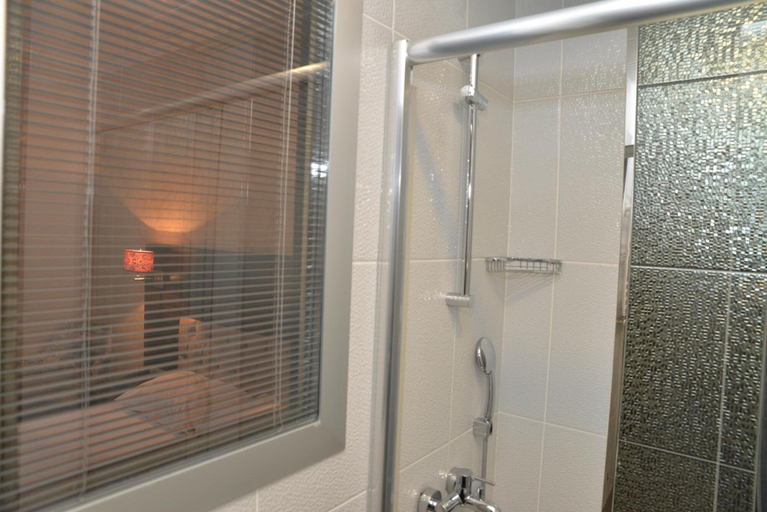 Bathroom 5, Golden Siyav Hotel, Kadıköy