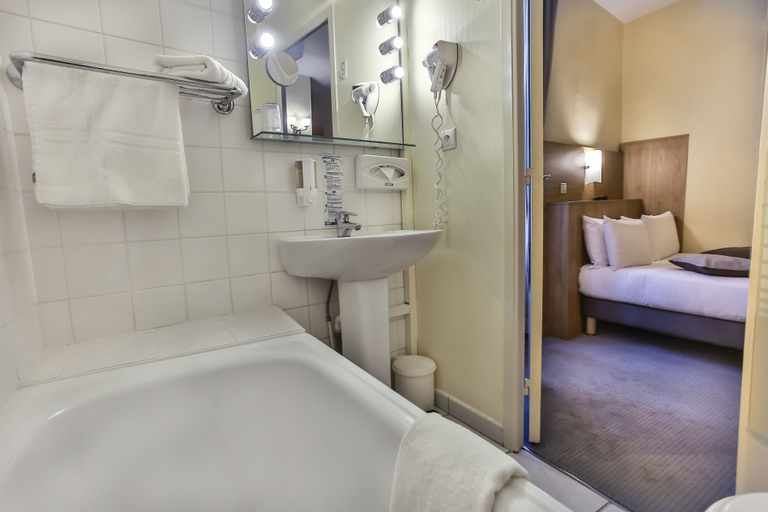 Bathroom 4, Continental Hôtel, Maine-et-Loire