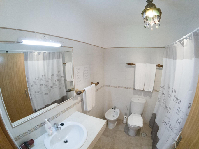 Bathroom 4, Inn Seventies Cheap & Chic, Lagos