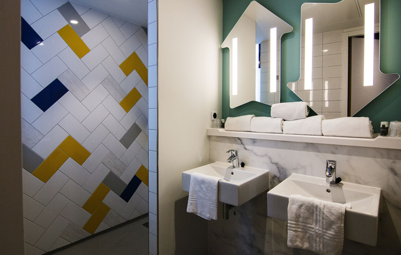Bathroom 5, ibis budget Amsterdam City South, Amstelveen
