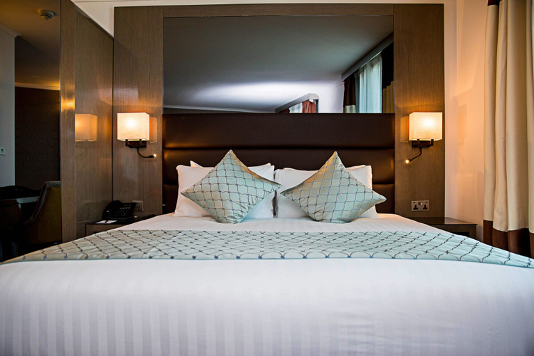 Bedroom 3, Atrium Hotel Heathrow, London