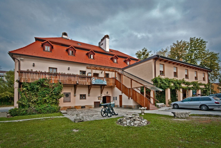 Exterior & Views 2, Penzion U Křivého psa, Frýdek-Místek