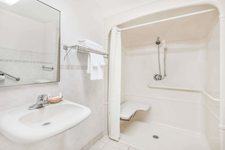 Bathroom 4, Super 8 by Wyndham Ambassador Bridge Windsor ON, Essex