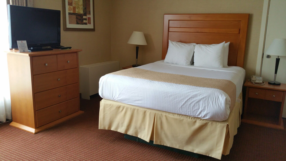 Bedroom 4, Days Inn by Wyndham Edmonton Downtown, Division No. 11