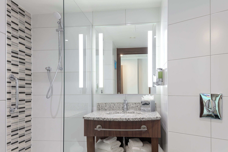 Bathroom 4, Hampton by Hilton Edinburgh Airport, Edinburgh