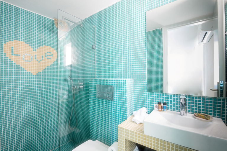 Bathroom 5, Acqua Vatos Paros Hotel, South Aegean