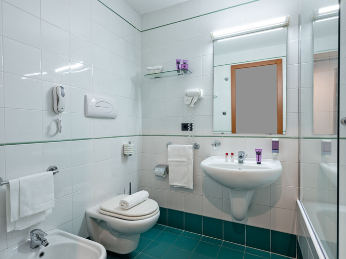 Bathroom 5, Hotel Antares, Messina