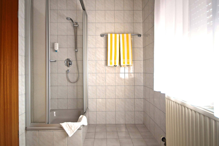 Bathroom 4, City Hotel Mark Michelstadt, Odenwaldkreis