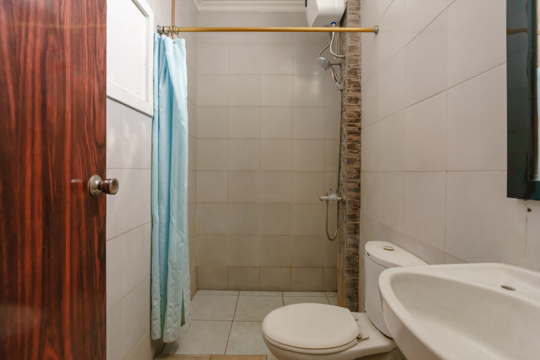 Bathroom 3, RedDoorz @ Dwipa Wisata Hotel Lampung, Bandar Lampung