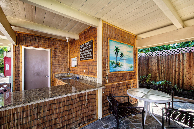 Food & Drinks, Kona Shores #203, Hawaii