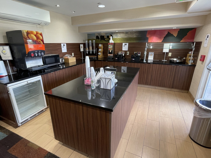 Food & Drinks 5, Baymont By Wyndham Dayton North, Montgomery