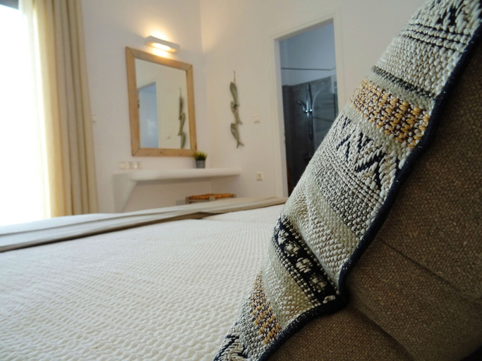 Bedroom 3, Paros Bay Hotel, South Aegean