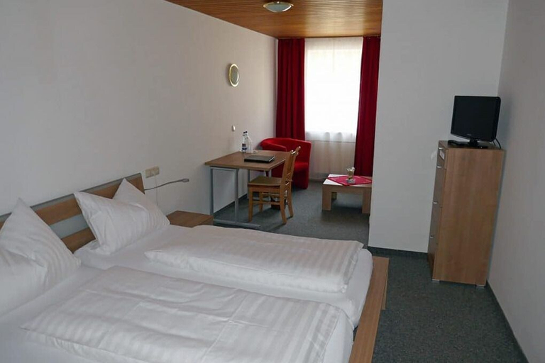 Bedroom 2, Hotel Bayerischer Hof, Altötting