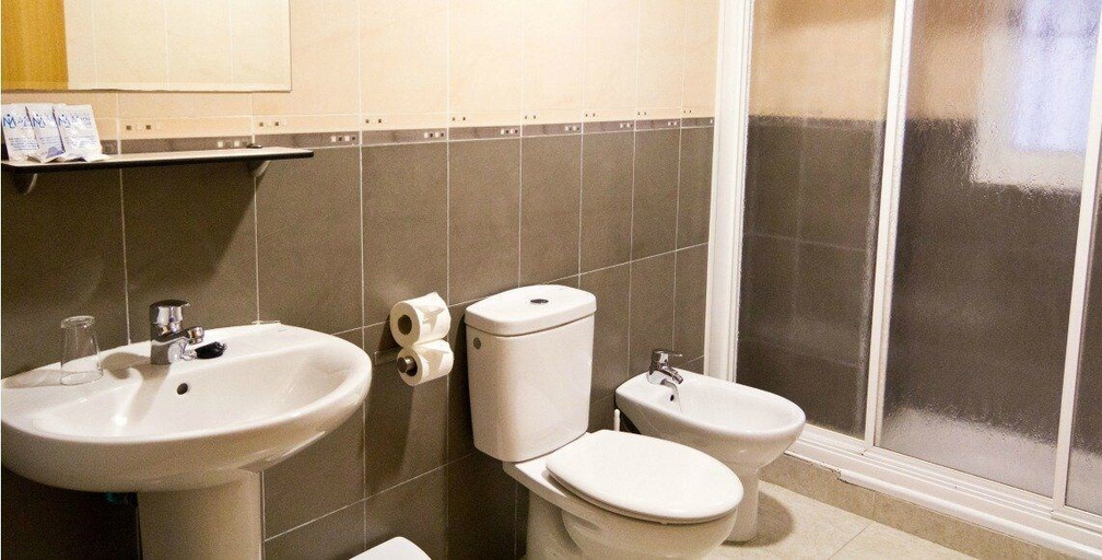 Bathroom 5, Hotel María Luisa, Cádiz