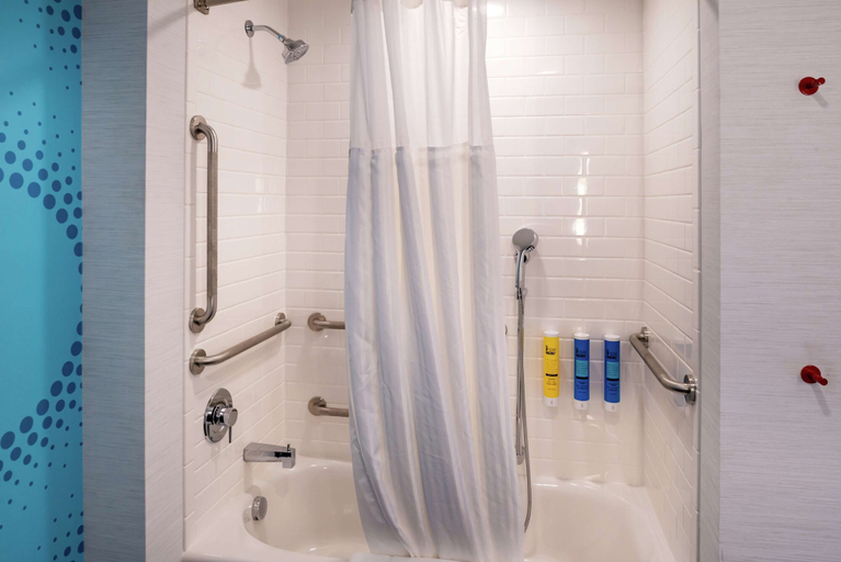 Bathroom 3, Tru By Hilton Staunton, Staunton